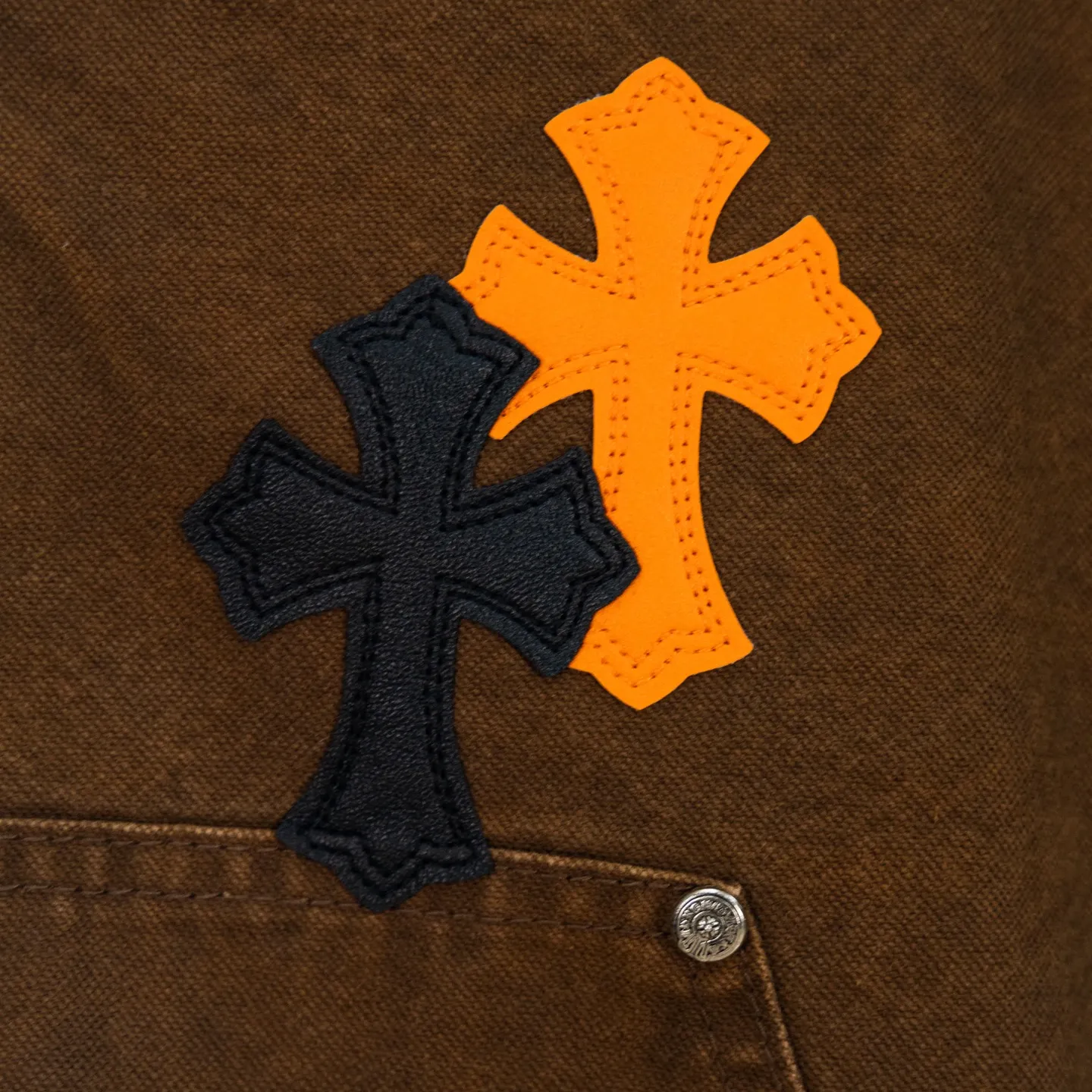 P290 Chrome Hearts Chrome Hearts Brown Logging Orange Multi-leather Jeans Multi-leather standard workwear jeans and jeans need to be washed and then disassembled and hand-stitched with sheepskin cross leather and then spliced to complete. The whole process is too complicated to describe. About Chrome Hearts This is an extremely luxurious fashion brand that can also be called the nobility of the high street. It has always been an exclusive brand for some hipsters or the second generation of rich people. Compared with ordinary high streets, it is more luxurious and noble. Compared with luxury brands, it is more fashionable and individual. It has always been a brand that I have a special liking for. Style number: 1787# Color: Brown Size: 28 30 32 34 36